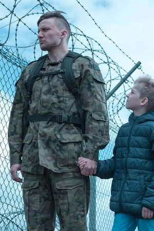 Junger Soldat besorgt es seiner Freundin Junger Soldat besorgt es seiner Freundin